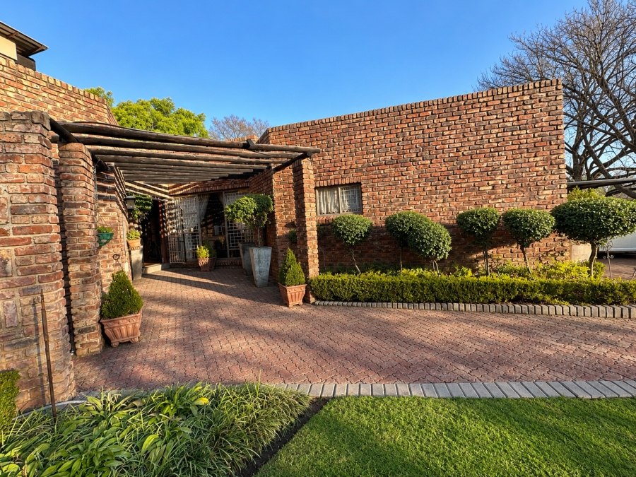 5 Bedroom Property for Sale in Van Der Hoff Park North West